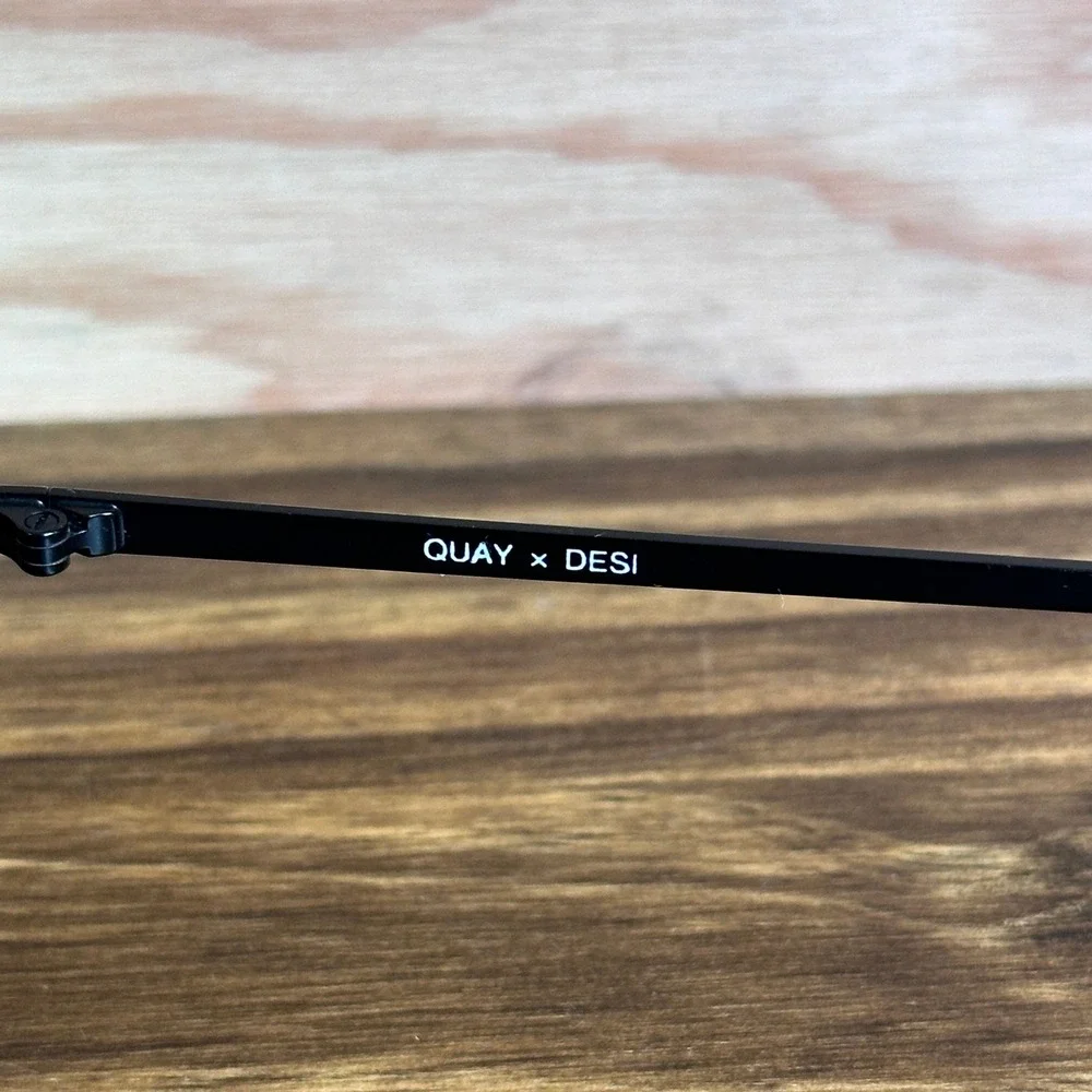 Quay X Desi Sahara Sunglasses Women OS Black Aviator Collab Gradient Lens